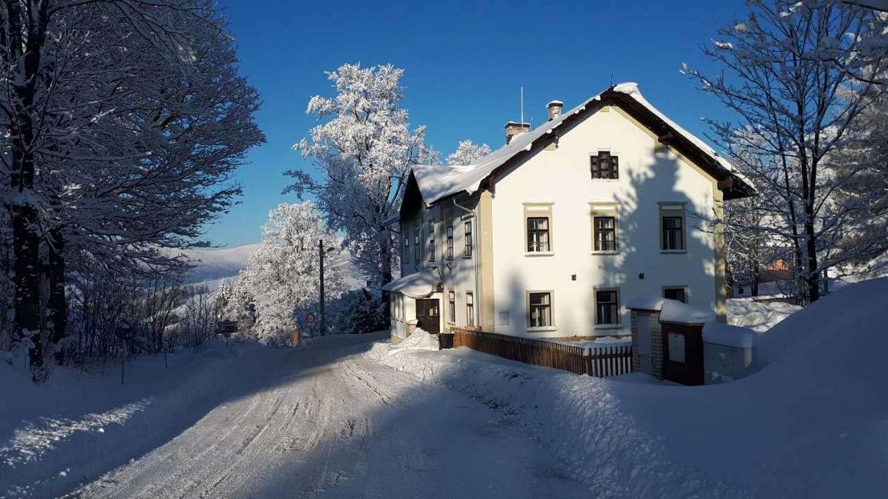 Stara Skola Hedec Aparthotel Kraliky Exterior photo